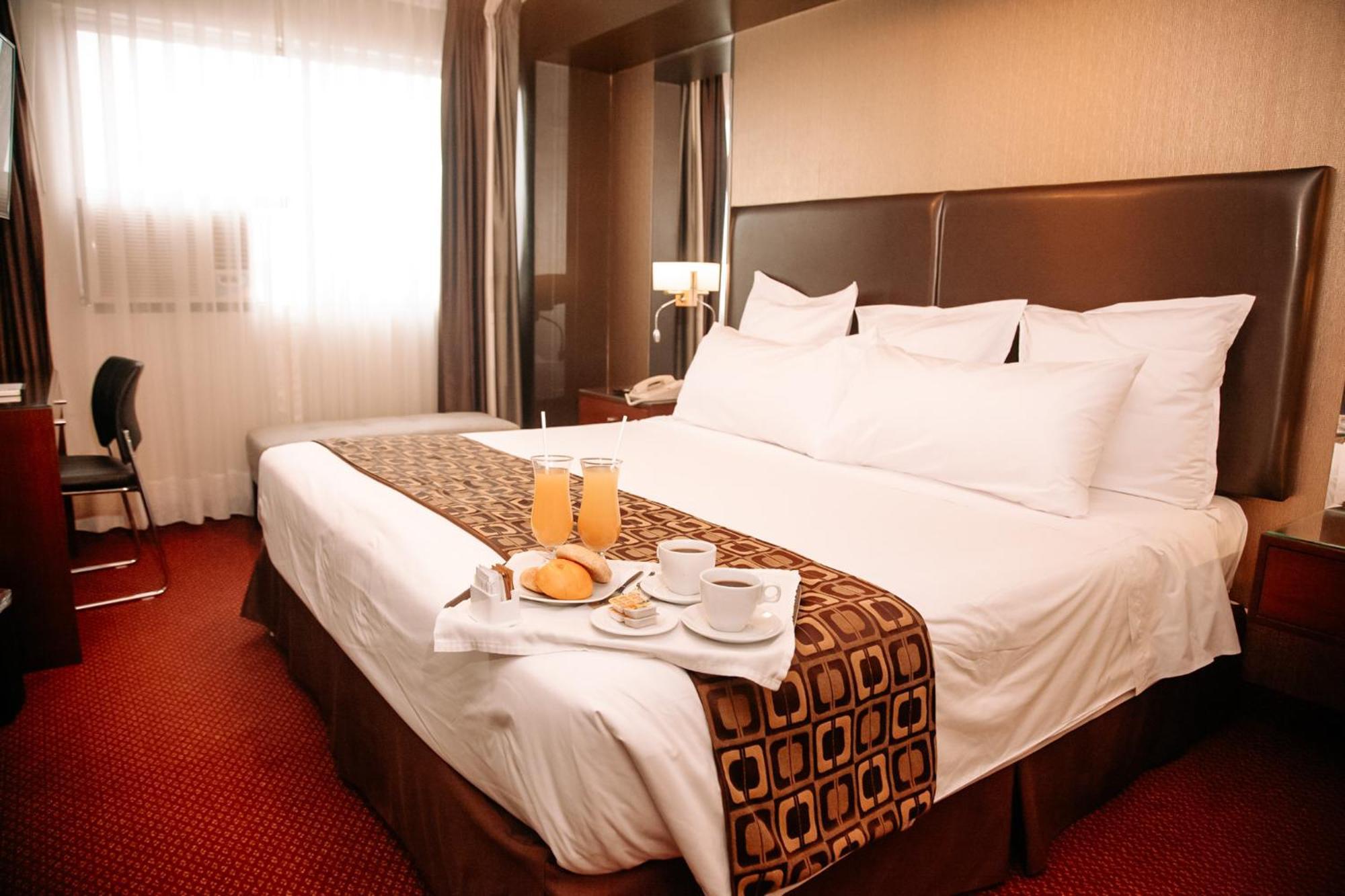Hotel Carrera Lima Buitenkant foto