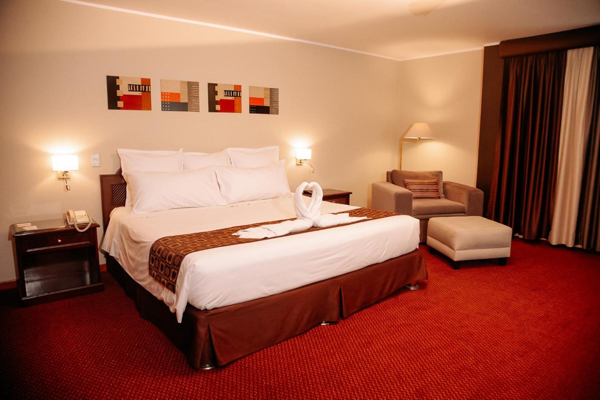 Hotel Carrera Lima Buitenkant foto
