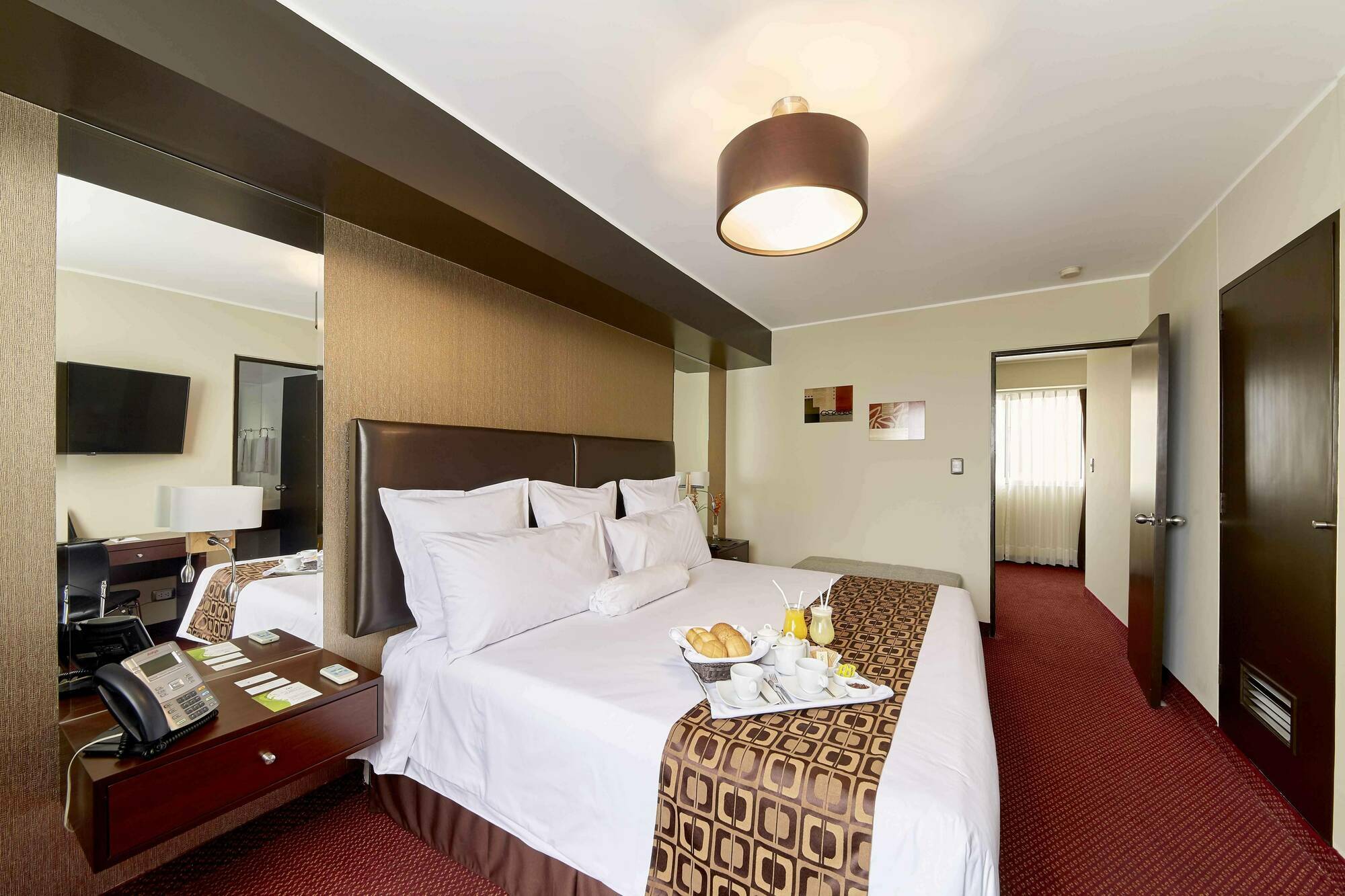 Hotel Carrera Lima Buitenkant foto